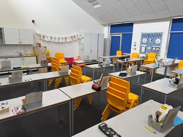 Twynham Primary School Classroom - photo 2
