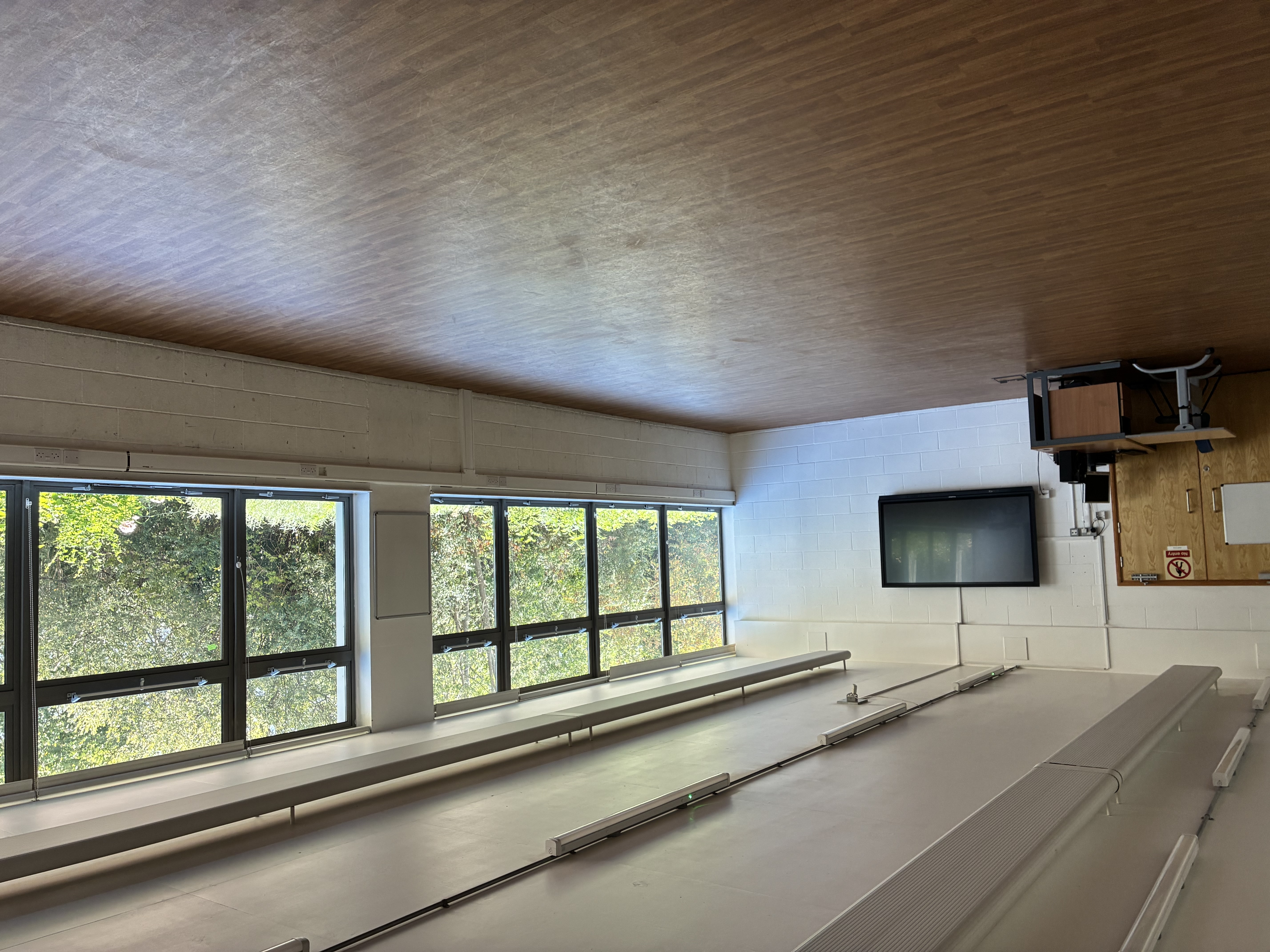 Debden Park High School Multi use room - G86 - photo 3