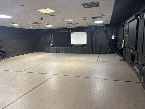 Masque Theatre Drama DR1 