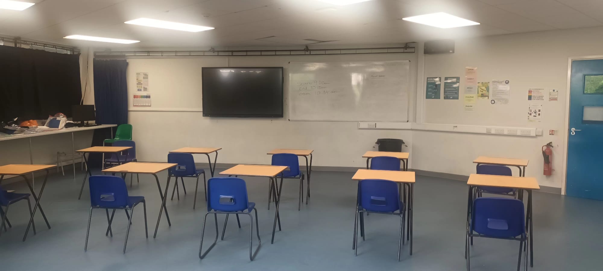 Chadwell Heath Academy Classroom 29 - next to Drama Rooms - photo 2