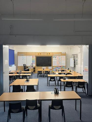Bevington Primary School  6G Extra large Classroom
