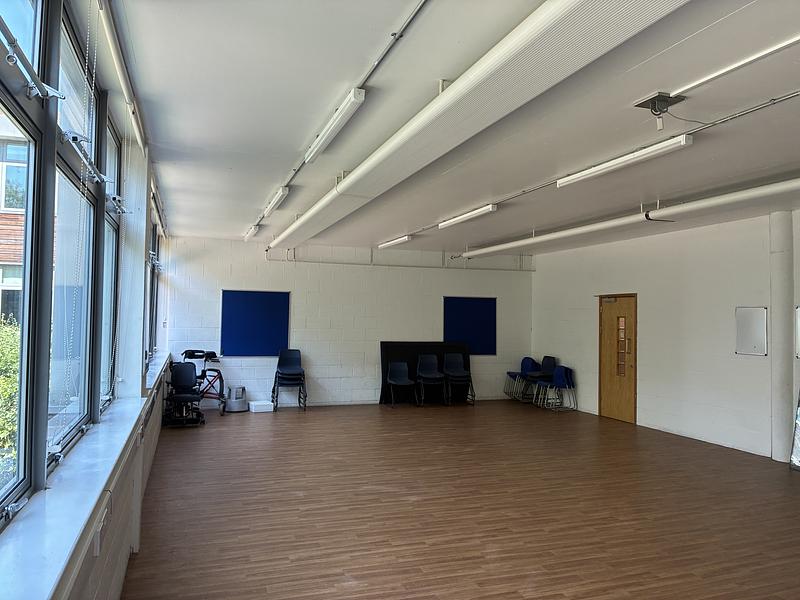 Debden Park High School Multi use room - G86 - photo 2