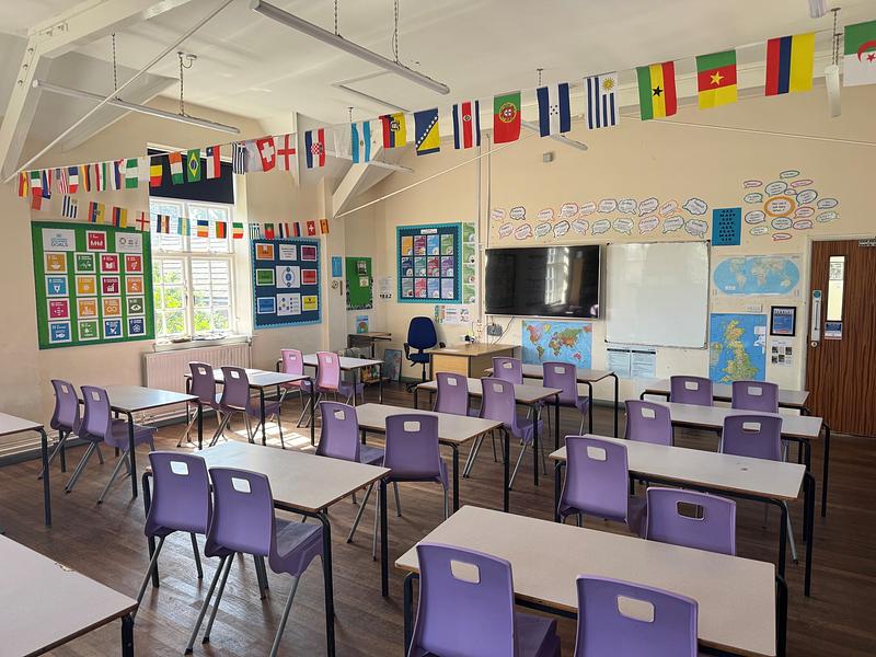 Hockerill Anglo-European College Classroom H 4 - photo 3