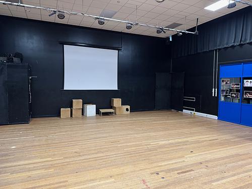 Beths Grammar School Performing Arts Studio - P3