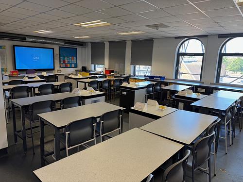 Bedford Free School Science Lab 2.7