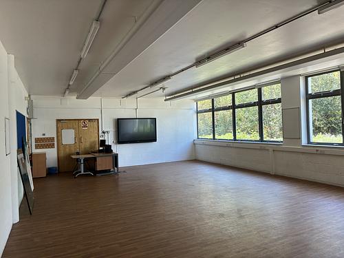 Debden Park High School Multi use room - G86