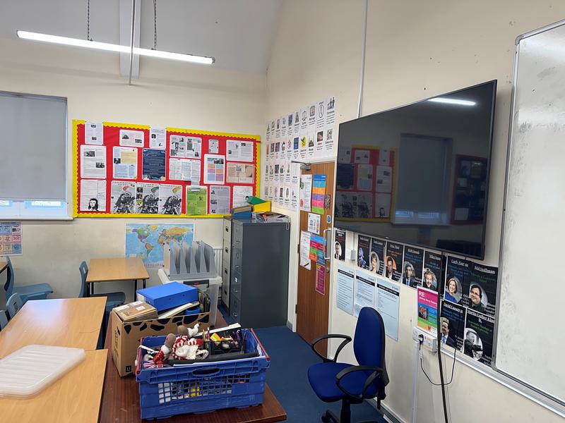 Hockerill Anglo-European College Classroom H 5 - photo 2