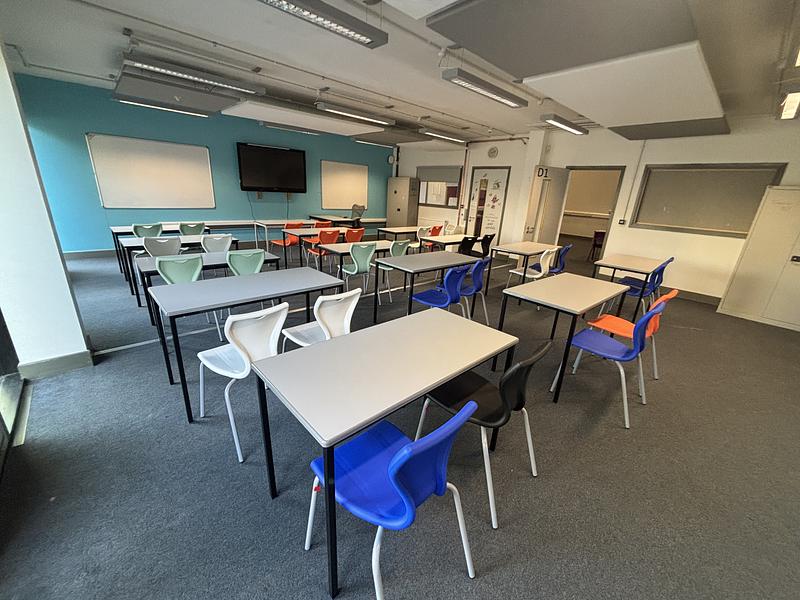 School 21 Classroom D1 - photo 3