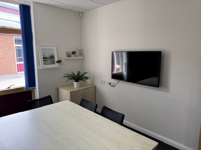 Twynham Primary School Meeting Room - photo 1