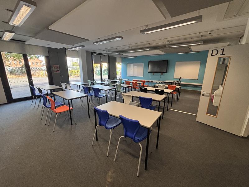 School 21 Classroom D1 - photo 4