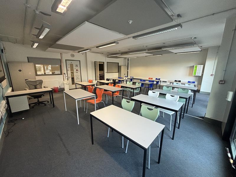 School 21 Classroom D1 - photo 2