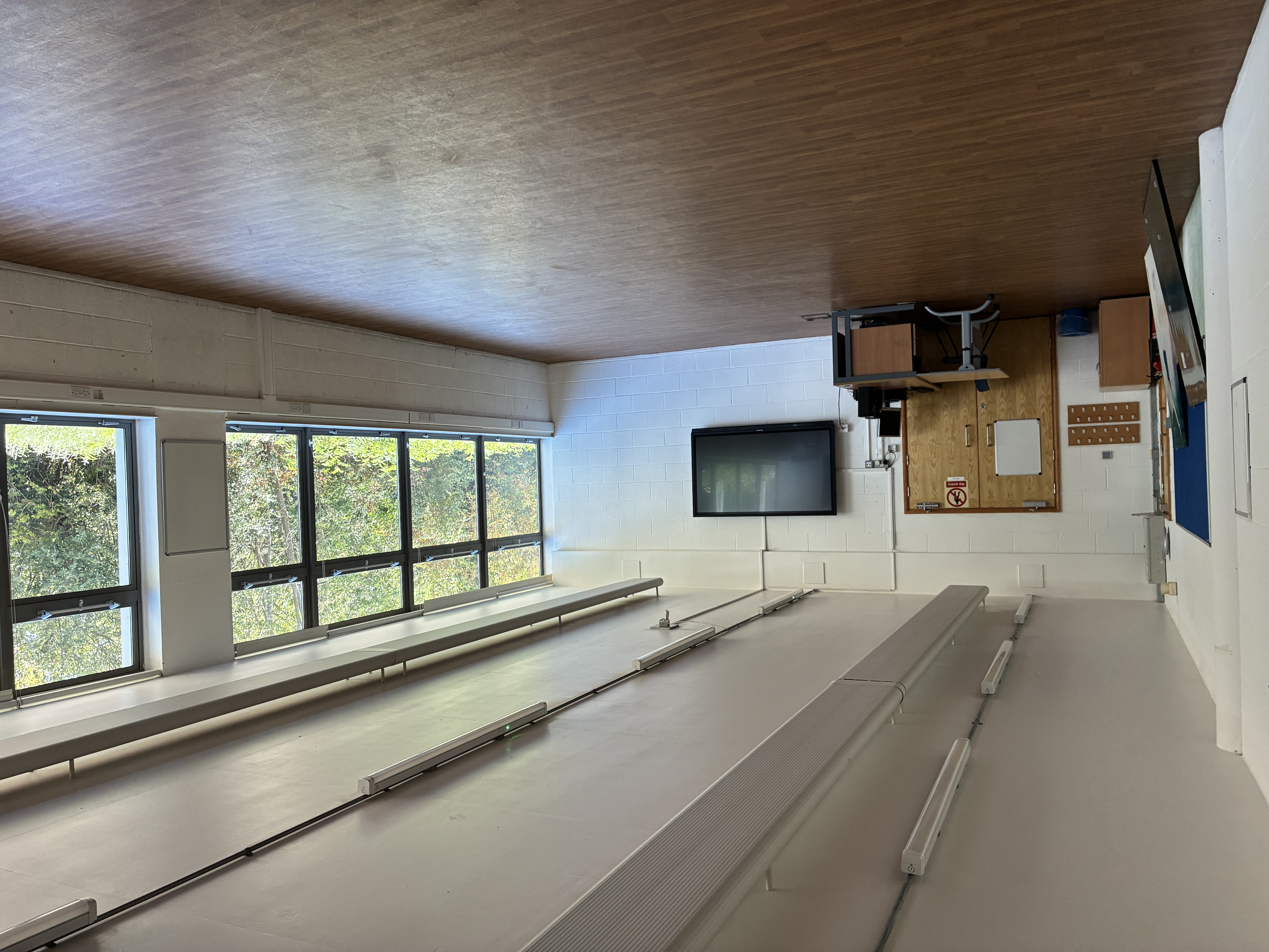 Debden Park High School Multi use room - G86 - photo 1