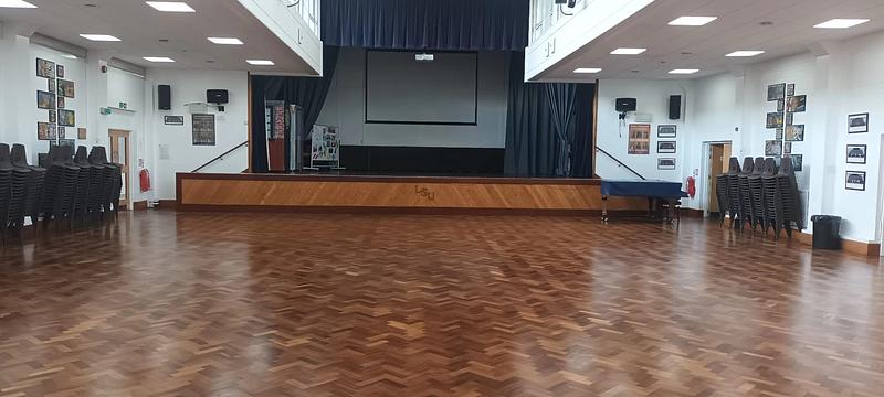 Grays Convent High School Main Hall - photo 2