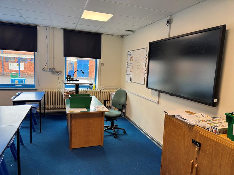 Twynham School Classroom 9 - photo 3