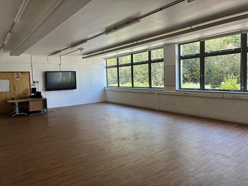 Debden Park High School Multi use room - G86 - photo 3